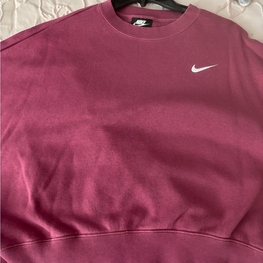 Nike women’s cropped Crewneck Sweater